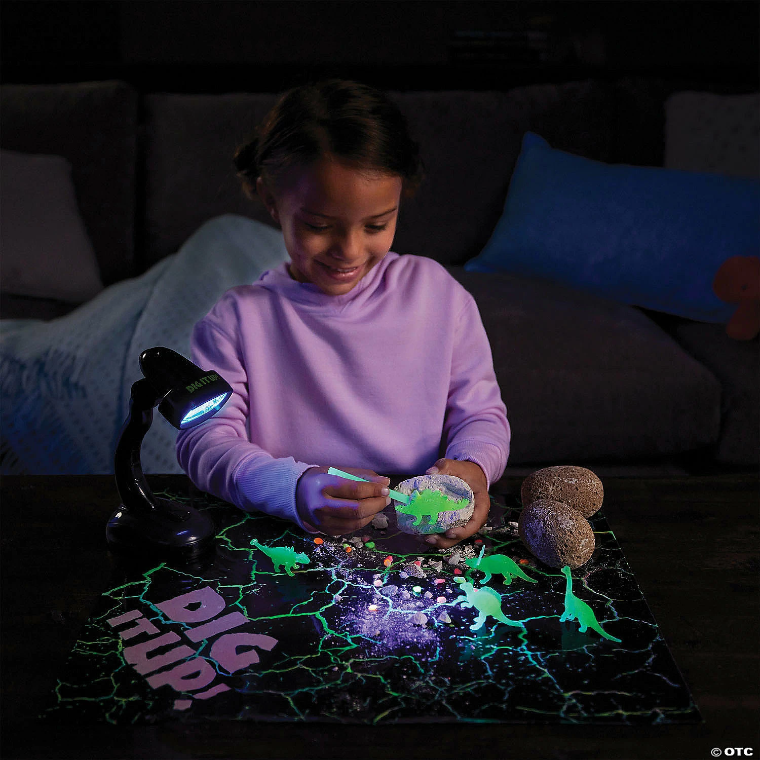 MW Dig It Up! Glow-in-the-Dark Dinosaurs 4 MW Dig It Up! Glow-in-the-Dark Dinosaurs - Image 2